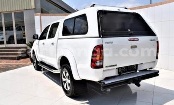 Buy Used Toyota Hilux White Car in Ezulwini in Hhohho Buy Used Toyota Hilux White Car in Ezulwini in Hhohho