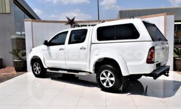 Buy Used Toyota Hilux White Car in Ezulwini in Hhohho Buy Used Toyota Hilux White Car in Ezulwini in Hhohho