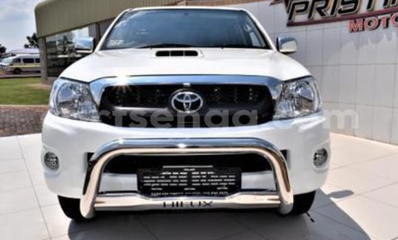 Buy Used Toyota Hilux White Car in Ezulwini in Hhohho Buy Used Toyota Hilux White Car in Ezulwini in Hhohho
