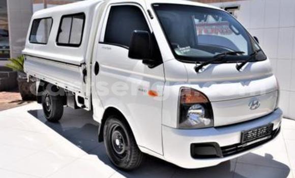 Nunua Ilio tumika Hyundai H200 White Gari ndani ya Ezulwini nchini Hhohho