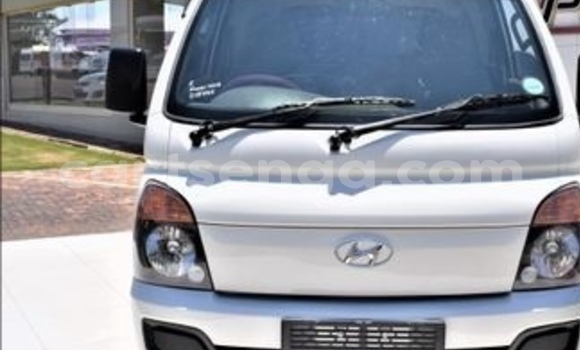Buy Used Hyundai H200 White Car in Ezulwini in Hhohho Buy Used Hyundai H200 White Car in Ezulwini in Hhohho