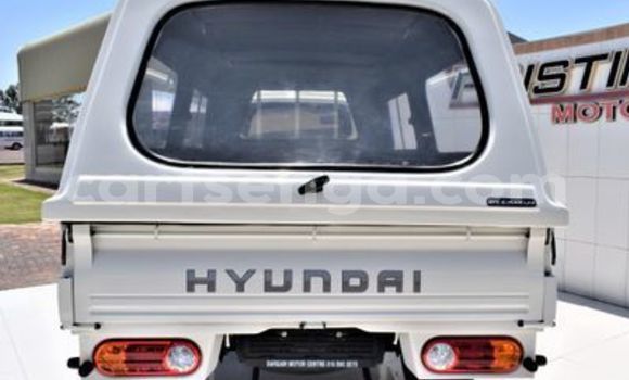 Buy Used Hyundai H200 White Car in Ezulwini in Hhohho Buy Used Hyundai H200 White Car in Ezulwini in Hhohho