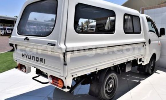 Buy Used Hyundai H200 White Car in Ezulwini in Hhohho Buy Used Hyundai H200 White Car in Ezulwini in Hhohho