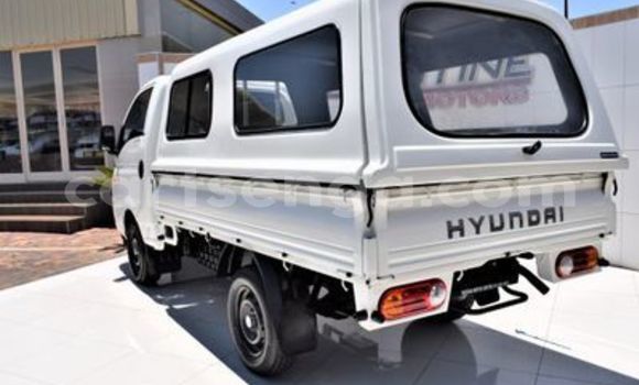 Buy Used Hyundai H200 White Car in Ezulwini in Hhohho Buy Used Hyundai H200 White Car in Ezulwini in Hhohho