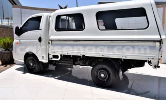 Buy Used Hyundai H200 White Car in Ezulwini in Hhohho Buy Used Hyundai H200 White Car in Ezulwini in Hhohho