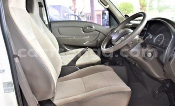 Buy Used Hyundai H200 White Car in Ezulwini in Hhohho Buy Used Hyundai H200 White Car in Ezulwini in Hhohho