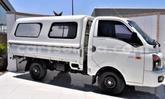 Buy Used Hyundai H200 White Car in Ezulwini in Hhohho Buy Used Hyundai H200 White Car in Ezulwini in Hhohho