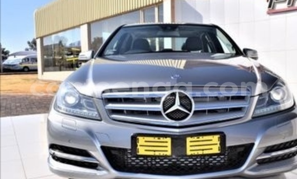 Buy Used Mercedes‒Benz C–Class White Car in Ezulwini in Hhohho Buy Used Mercedes‒Benz C–Class White Car in Ezulwini in Hhohho