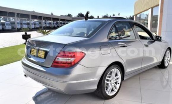 Buy Used Mercedes‒Benz C–Class White Car in Ezulwini in Hhohho Buy Used Mercedes‒Benz C–Class White Car in Ezulwini in Hhohho