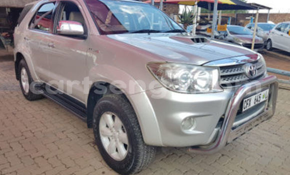 Nunua Ilio tumika Toyota Fortuner Other Gari ndani ya Ezulwini nchini Hhohho Nunua Ilio tumika Toyota Fortuner Other Gari ndani ya Ezulwini nchini Hhohho