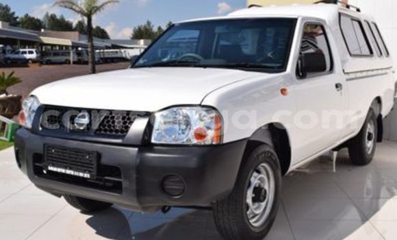 Buy Used Nissan NP 300 White Car in Ezulwini in Hhohho