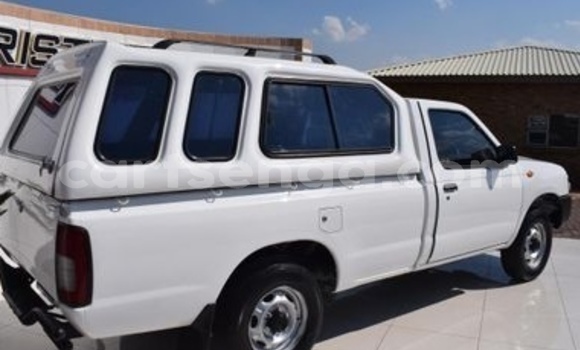 Buy Used Nissan NP 300 White Car in Ezulwini in Hhohho Buy Used Nissan NP 300 White Car in Ezulwini in Hhohho