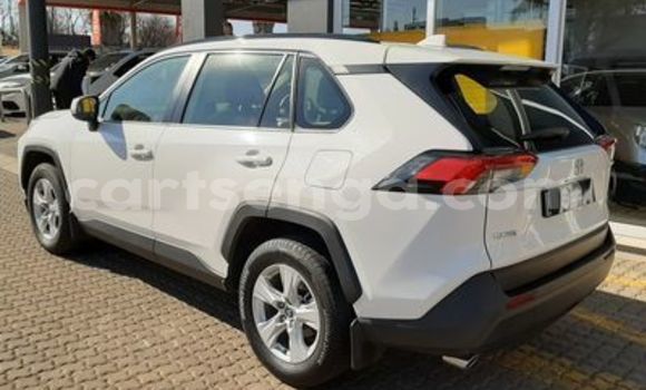 Buy Used Toyota RAV4 White Car in Ezulwini in Hhohho Buy Used Toyota RAV4 White Car in Ezulwini in Hhohho
