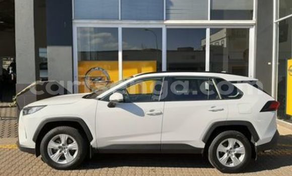 Buy Used Toyota RAV4 White Car in Ezulwini in Hhohho Buy Used Toyota RAV4 White Car in Ezulwini in Hhohho