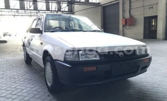 Acheter Occasion Voiture Mazda 323 Blanc à Ezulwini, Hhohho Acheter Occasion Voiture Mazda 323 Blanc à Ezulwini, Hhohho