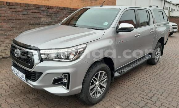 Nunua Ilio tumika Toyota Hilux Silver Gari ndani ya Simunye nchini Wilaya ya Lubombo