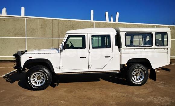 Buy Used Land Rover Defender White Car in Simunye in Lubombo District Buy Used Land Rover Defender White Car in Simunye in Lubombo District
