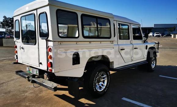 Buy Used Land Rover Defender White Car in Simunye in Lubombo District Buy Used Land Rover Defender White Car in Simunye in Lubombo District