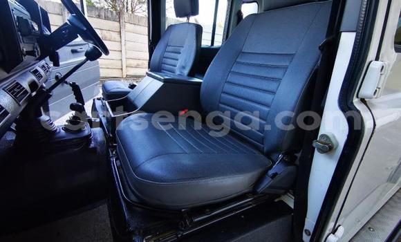 Buy Used Land Rover Defender White Car in Simunye in Lubombo District Buy Used Land Rover Defender White Car in Simunye in Lubombo District