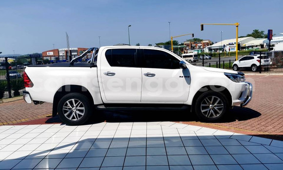 Buy Used Toyota Hilux White Car in Import - Dubai in Hhohho Buy Used Toyota Hilux White Car in Import - Dubai in Hhohho