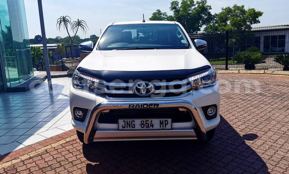 Buy Used Toyota Hilux White Car in Import - Dubai in Hhohho Buy Used Toyota Hilux White Car in Import - Dubai in Hhohho