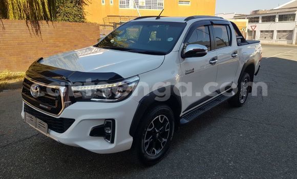 Nunua Ilio tumika Toyota Hilux White Gari ndani ya Import - Dubai nchini Hhohho Nunua Ilio tumika Toyota Hilux White Gari ndani ya Import - Dubai nchini Hhohho