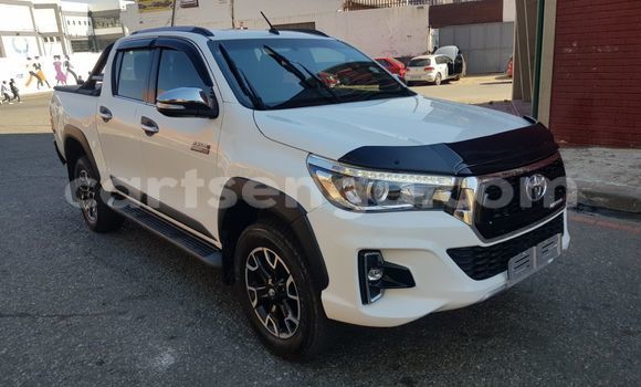 Nunua Ilio tumika Toyota Hilux White Gari ndani ya Import - Dubai nchini Hhohho Nunua Ilio tumika Toyota Hilux White Gari ndani ya Import - Dubai nchini Hhohho