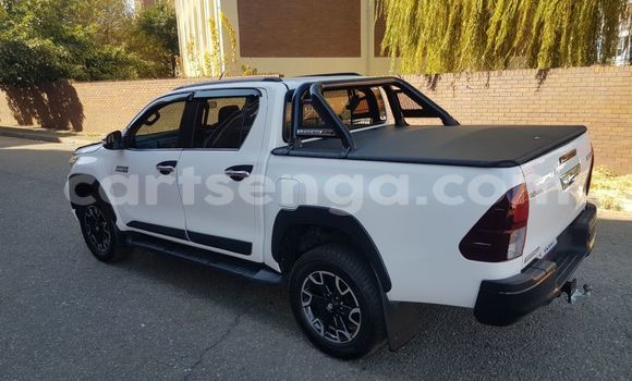 Nunua Ilio tumika Toyota Hilux White Gari ndani ya Import - Dubai nchini Hhohho Nunua Ilio tumika Toyota Hilux White Gari ndani ya Import - Dubai nchini Hhohho