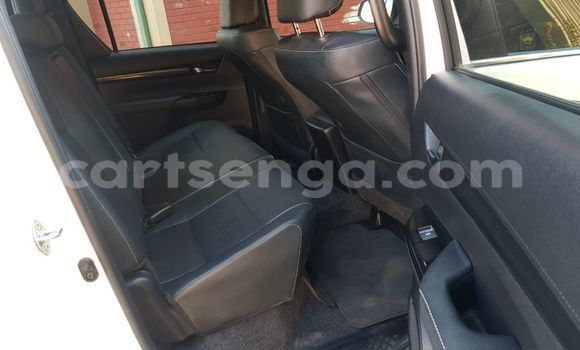 Nunua Ilio tumika Toyota Hilux White Gari ndani ya Import - Dubai nchini Hhohho Nunua Ilio tumika Toyota Hilux White Gari ndani ya Import - Dubai nchini Hhohho