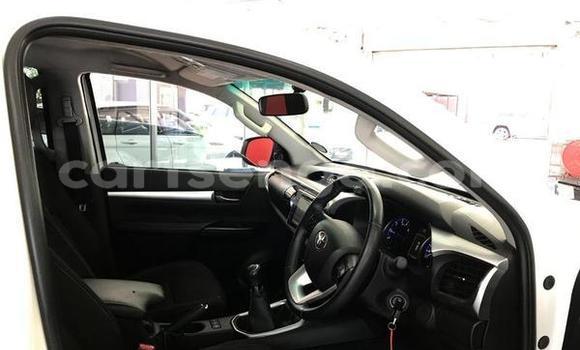 Buy Used Toyota Hilux White Car in Import - Dubai in Hhohho Buy Used Toyota Hilux White Car in Import - Dubai in Hhohho