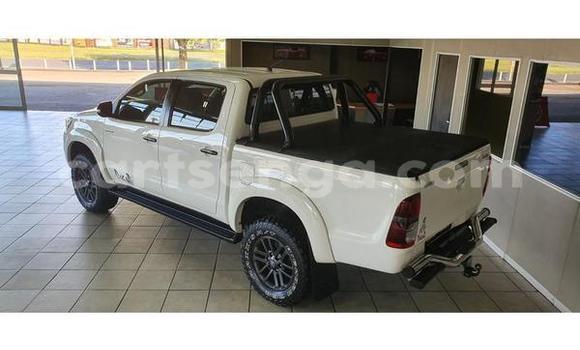 Buy Used Toyota Hilux White Car in Hluti in Shiselweni District Buy Used Toyota Hilux White Car in Hluti in Shiselweni District