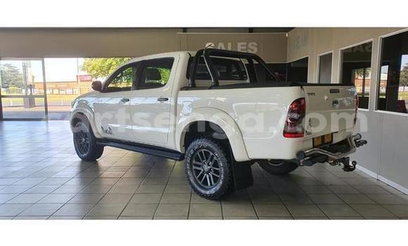 Buy Used Toyota Hilux White Car in Hluti in Shiselweni District Buy Used Toyota Hilux White Car in Hluti in Shiselweni District