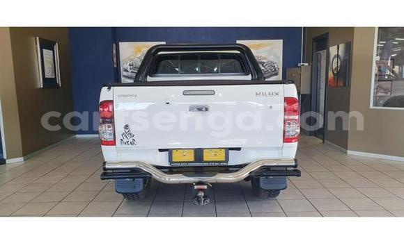 Buy Used Toyota Hilux White Car in Hluti in Shiselweni District Buy Used Toyota Hilux White Car in Hluti in Shiselweni District