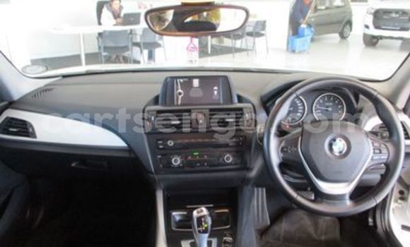 Nunua Ilio tumika BMW 1–Series White Gari ndani ya Ezulwini nchini Hhohho Nunua Ilio tumika BMW 1–Series White Gari ndani ya Ezulwini nchini Hhohho