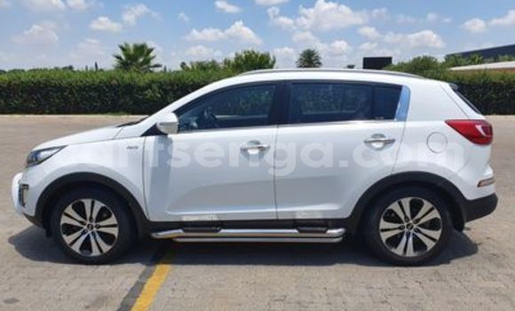 Buy Used Kia Sportage White Car in Ezulwini in Hhohho