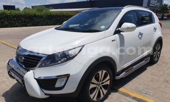 Nunua Ilio tumika Kia Sportage White Gari ndani ya Ezulwini nchini Hhohho Nunua Ilio tumika Kia Sportage White Gari ndani ya Ezulwini nchini Hhohho