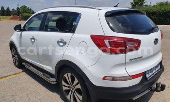 Nunua Ilio tumika Kia Sportage White Gari ndani ya Ezulwini nchini Hhohho Nunua Ilio tumika Kia Sportage White Gari ndani ya Ezulwini nchini Hhohho