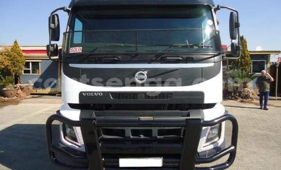 Nunua Ilio tumika Volvo 440 White Gari ndani ya Ezulwini nchini Hhohho