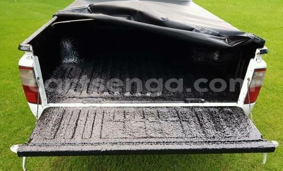 Buy Used Toyota Hilux White Car in Hlatikulu in Shiselweni District Buy Used Toyota Hilux White Car in Hlatikulu in Shiselweni District