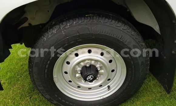 Buy Used Toyota Hilux White Car in Hlatikulu in Shiselweni District Buy Used Toyota Hilux White Car in Hlatikulu in Shiselweni District