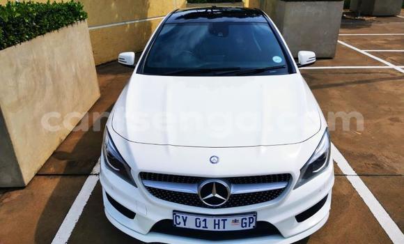 Buy Used Mercedes Viano White Car in Simunye in Lubombo District