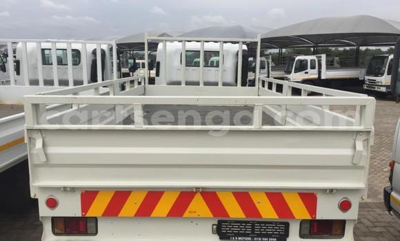 Acheter Occasion Utilitaire Isuzu FTR 850 Blanc à Hlatikulu, Shiselweni District Acheter Occasion Utilitaire Isuzu FTR 850 Blanc à Hlatikulu, Shiselweni District