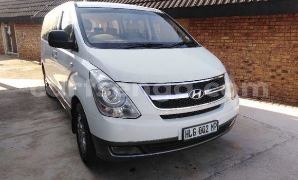 Buy Used Hyundai H1 White Car in Tabankulu in Lubombo District Buy Used Hyundai H1 White Car in Tabankulu in Lubombo District