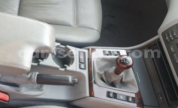 Nunua Ilio tumika BMW 3–Series Red Gari ndani ya Ezulwini nchini Hhohho Nunua Ilio tumika BMW 3–Series Red Gari ndani ya Ezulwini nchini Hhohho