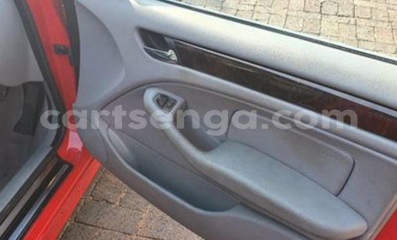 Nunua Ilio tumika BMW 3–Series Red Gari ndani ya Ezulwini nchini Hhohho Nunua Ilio tumika BMW 3–Series Red Gari ndani ya Ezulwini nchini Hhohho