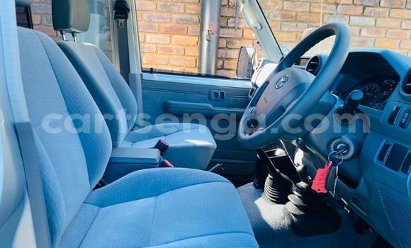 Acheter Occasion Voiture Toyota Land Cruiser Gris à Ezulwini, Hhohho Acheter Occasion Voiture Toyota Land Cruiser Gris à Ezulwini, Hhohho