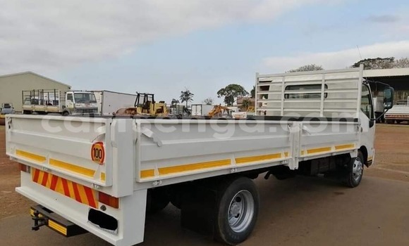 Nunua Ilio tumika Hino 300 Series White Lori ndani ya Mbabane nchini Manzini Nunua Ilio tumika Hino 300 Series White Lori ndani ya Mbabane nchini Manzini