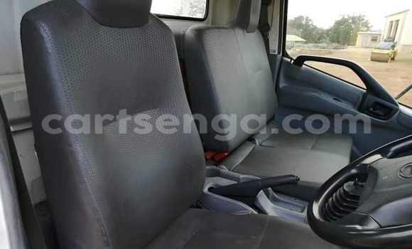 Nunua Ilio tumika Hino 300 Series White Lori ndani ya Mbabane nchini Manzini Nunua Ilio tumika Hino 300 Series White Lori ndani ya Mbabane nchini Manzini