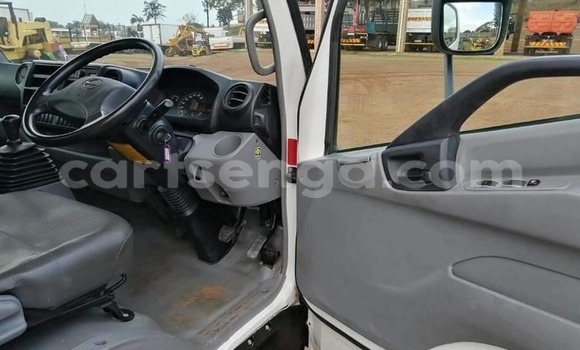 Nunua Ilio tumika Hino 300 Series White Lori ndani ya Mbabane nchini Manzini Nunua Ilio tumika Hino 300 Series White Lori ndani ya Mbabane nchini Manzini