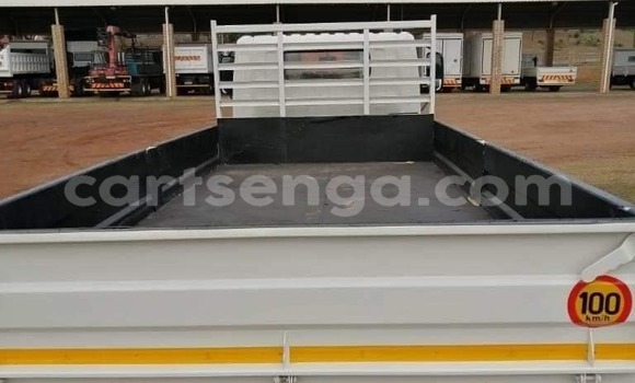 Nunua Ilio tumika Hino 300 Series White Lori ndani ya Mbabane nchini Manzini Nunua Ilio tumika Hino 300 Series White Lori ndani ya Mbabane nchini Manzini